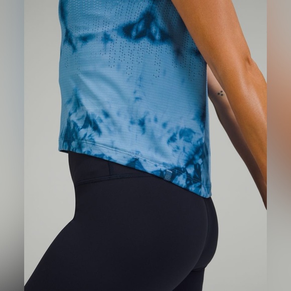 Lululemon Train to Be Short Sleeve Shirt Blue Marble Dye - Picture 4 of 16